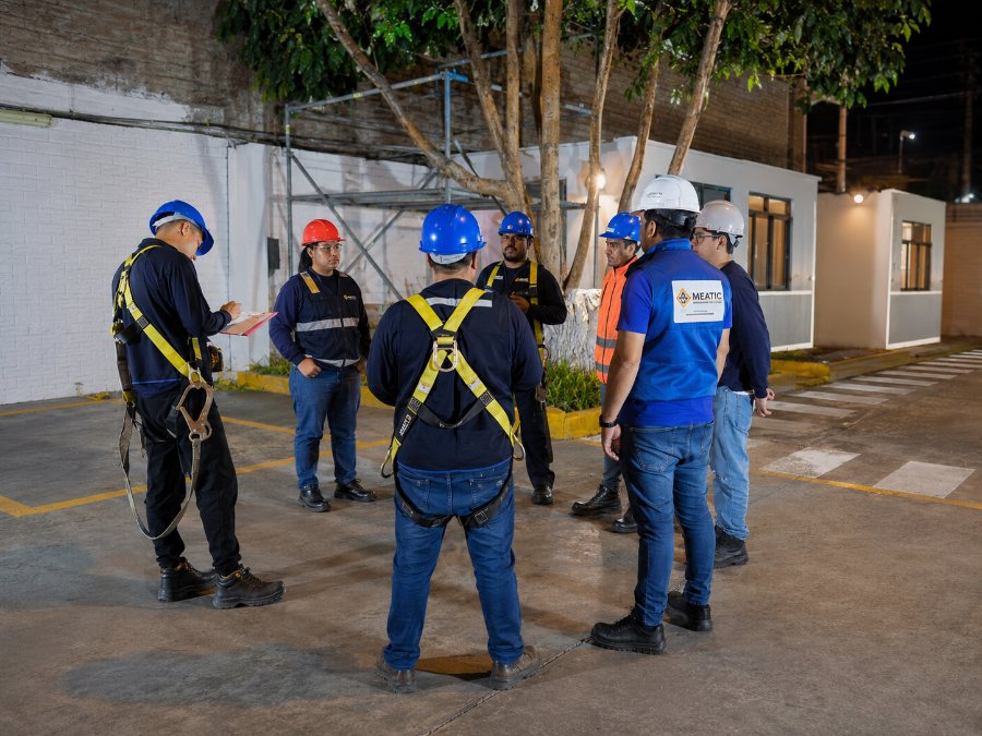 Capacitación MEATIC de trabajos en altura con el equipo